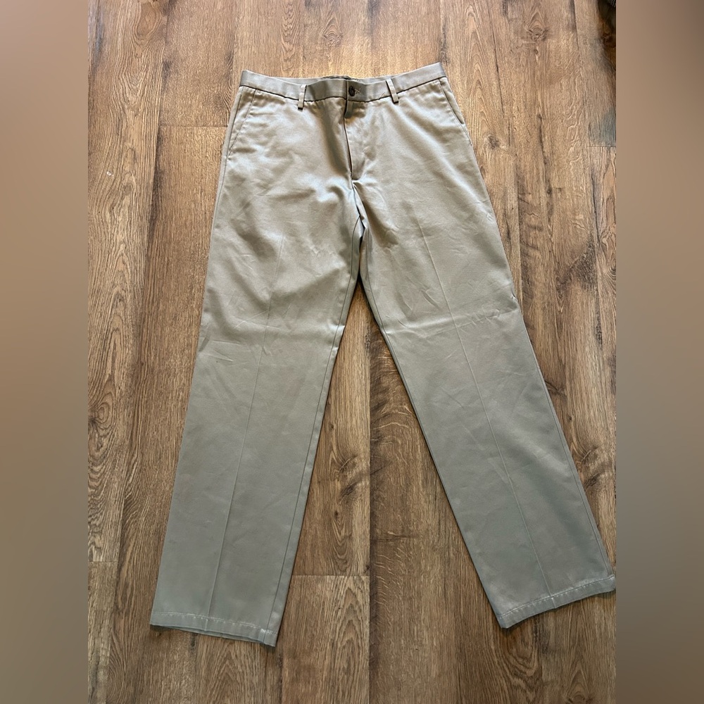 Dockers Men's Khaki Chinos